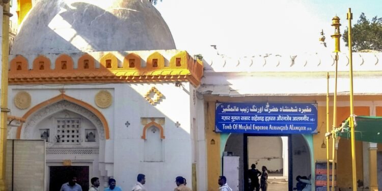 Aurangzeb’s tomb row: Where is Mughal Emperor buried? Why his grave unadorned?